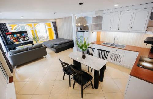 Hang Bai Apartment | VietHOME-The Duplex 67-6pax-Lift Netflix-FREE Laundry