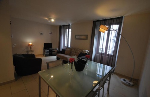 Le Suquet Apartment | Vieux Port One Bedroom Apartment A08
