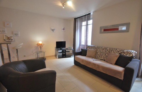 Le Suquet Apartment | Vieux Port One Bedroom Apartment A08