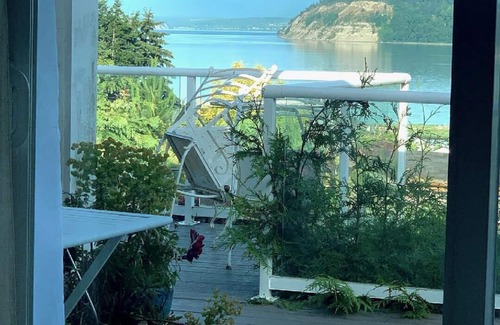 Clinton House | View beach family Cottage for 3 Sunlight Beach, Whidbey