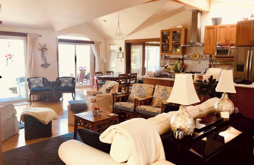 Clinton House | View Beach Family Cottage for 5 Sunlight SeaScape, 3+beds 2.5 bath