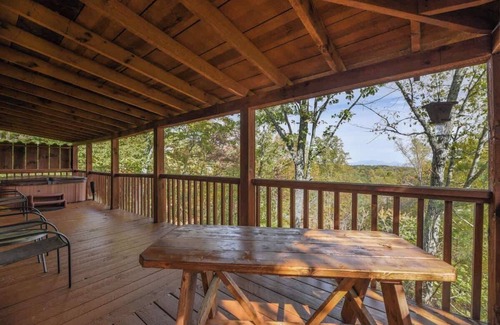 Gatlinburg - Pigeon Forge Cabin | View! Cozy, Private, Fireplace, Hot Tub