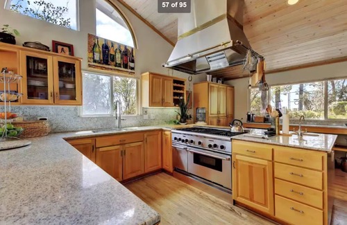 Cedar Ridge House | View Forever Vineyards Big House