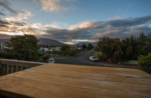 Te Anau House | ☆View On Worsley!★Kiwiana styled accomodation☆
