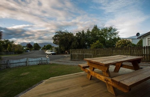 Te Anau House | ☆View On Worsley!★Kiwiana styled accomodation☆