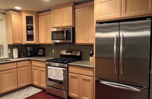 North Queen Anne House | View Queen Anne Townhouse Close to Seattle's Most Popular Attractions