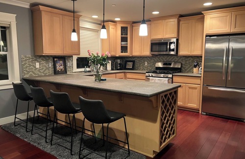 North Queen Anne House | View Queen Anne Townhouse Close to Seattle's Most Popular Attractions