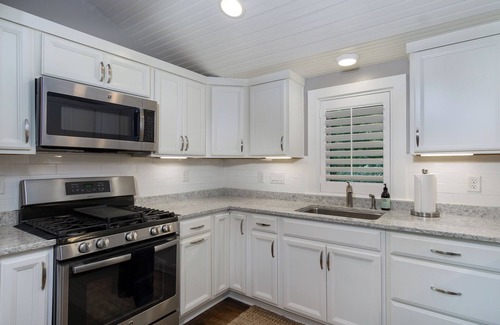 Black Mountain House | View Street Retreat | Pet Friendly, Fenced Yard, Walk to Town!