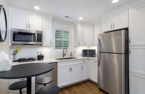 Black Mountain House | View Street Retreat | Pet Friendly, Fenced Yard, Walk to Town!