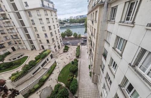 Auteuil Apartment | View sur la Seine