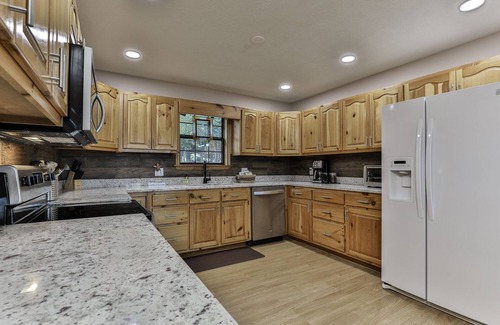 Walnut Mountain Cabin | View-ti-ful Splendor - Gorgeous Views - Sleeps 10