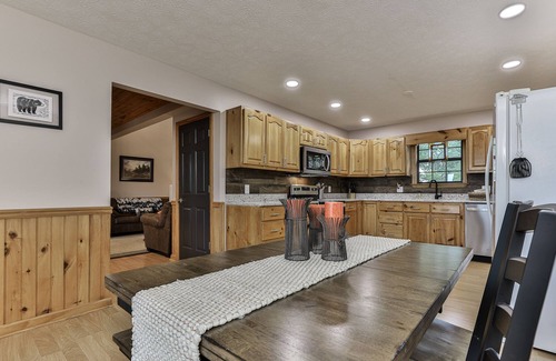 Walnut Mountain Cabin | View-ti-ful Splendor - Gorgeous Views - Sleeps 10