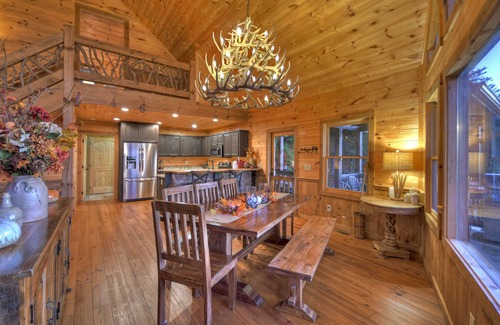 Ridges Over the Lake Cabin | View-Topia - Stunning Views, Hot tub, and Firepit!