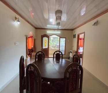 Anaviratty House | View Valley Homestay