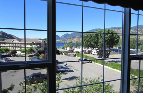 Okanagan-Similkameen Condo | View/Walk to sandy Skaha Lake beach + rest at Christie Memorial Provincial Park
