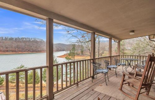 La Follette House | View West Lakefront Cottage cottage