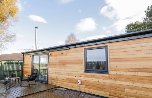 Balloch Cottage | VIEWFIELD, family friendly, with a garden in Culloden