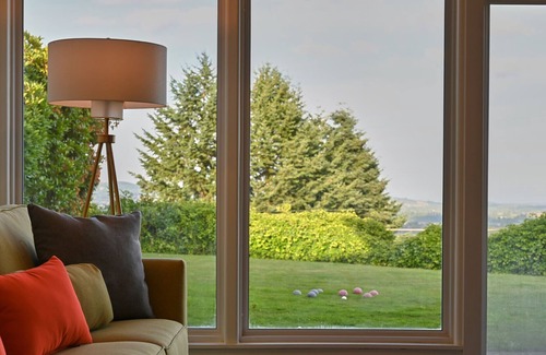 Dundee House | Views, Amenities and Charm for the Traveler who Wants "A Little More"
