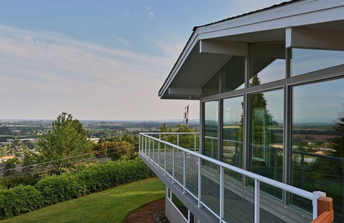 Dundee House | Views, Amenities and Charm for the Traveler who Wants "A Little More"