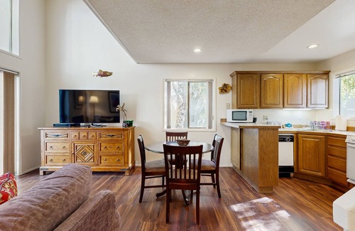 Elkhorn Village Condo | Views and recreation: Sun Valley condo with pool, sauna, tennis and hot tub!