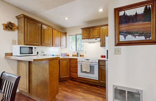 Elkhorn Village Condo | Views and recreation: Sun Valley condo with pool, sauna, tennis and hot tub!