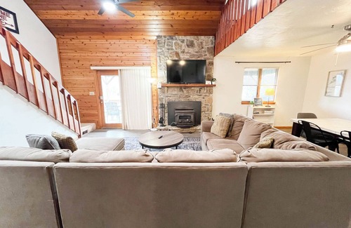 Thayerville House | Views & Brews