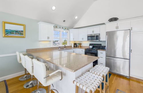 West Dennis House | Views! Four bedroom sleeping 8 with views of West Dennis Beach