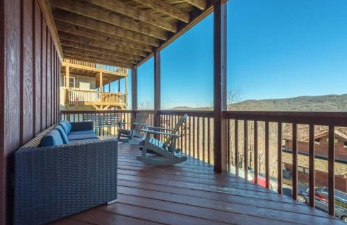 Wolf Laurel House | Views ~ Hot Tub~ 2 Decks~Pool Table~GameRoom~Cabin