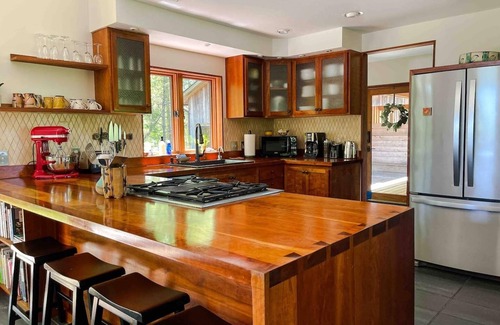 Bakersville Cabin | Views! Japanese Soaking Tub. Double Fireplace. Chef Kitchen, Herb Garden