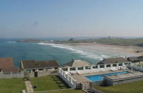 Newquay House | VIEWS OF FISTRAL BEACH -Outdoor space SWIMMING POOL +gardens