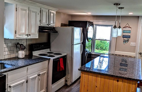 Mara Vista House | Views of Great Pond - Walk to beach