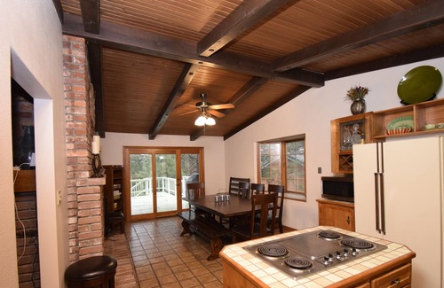 Lakehead House | Views of Shasta Lake and within walking distance to Sugarloaf Marina