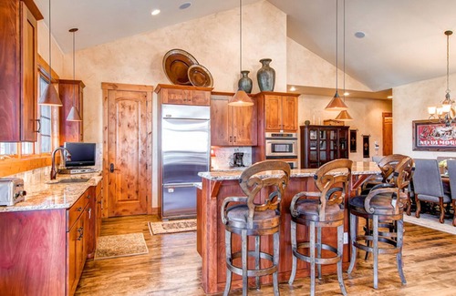 The Highlands House | Views of the 10 mile range - 7 min from the slopes in this luxurious chalet!