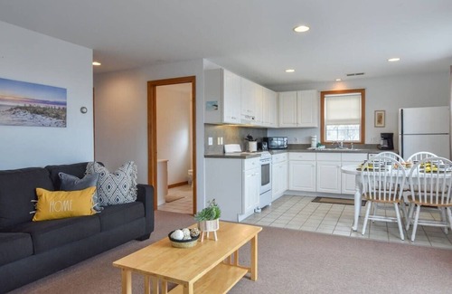 North Truro House | Views of the Bay Private Beach Access!