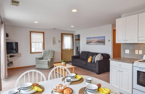 North Truro House | Views of the Bay Private Beach Access!