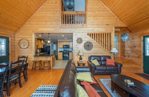 Wolf Laurel Cabin | Views on 2 Decks~Pool Table~Hot Tub~Near Asheville