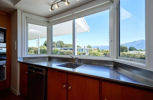 South Bay House | Views On Scarborough - Large, Beautiful Home with Extraordinary Views