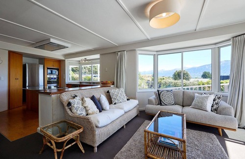 South Bay House | Views On Scarborough - Large, Beautiful Home with Extraordinary Views