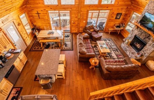 Almond Cabin | Views Over Lake Fontana | Sleeps 16