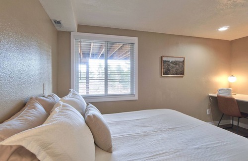 Hillsboro Apartment | Views | Peaceful | Wineries