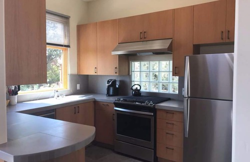 West Sedona House | Views! Red Rock 360 Degree Views! Modern Architecture! Walk to trailheads!