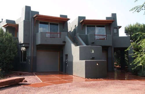 West Sedona House | Views! Red Rock 360 Degree Views! Modern Architecture! Walk to trailheads!