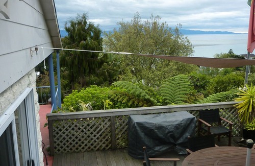 Nelson House | Views, Sun, Outdoor Living & Walk to the Beach!