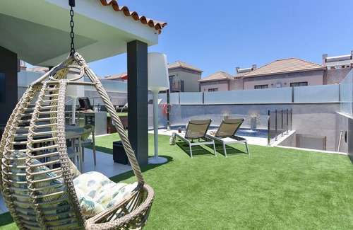 Costa Meloneras Villa | Villa Meloneras Deluxe| Luxury Retreat in Gran Canaria | Private Heated Pool |.