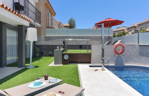 Costa Meloneras Villa | Villa Meloneras Deluxe| Luxury Retreat in Gran Canaria | Private Heated Pool |.