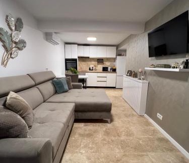Saturn House | Vila Nicolas