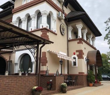 Bacau House | Vila Turistica Tosca Regal