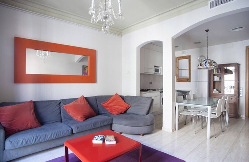 Sant Antoni Apartment | VILADOMAT, large 4bed/2bath with balcony
