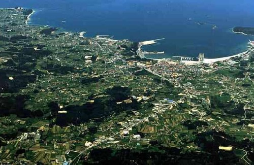 Vilagarcia de Arousa Apartment | Vilagarcia De Arousa: 30 minutes from SANTIAGO DE COMPOSTELA, very near to the beach. COMFORTABLE 4 BEDROOMS FLAT, with computer and internet WIFI, in the RIA OF AROUSA