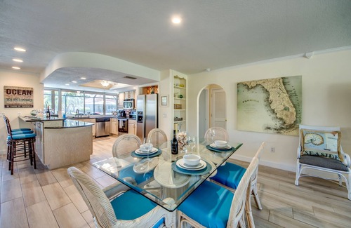 Caloosahatchee House | Villa 1 Bright and Sunny, Open Floor Plan, Pool, Hot Tub